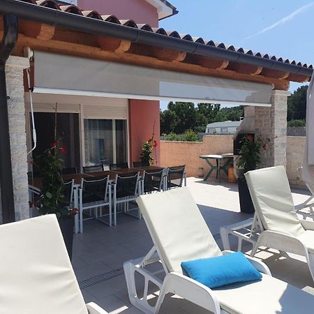 Holiday Home Nikol Pula Bagian luar foto