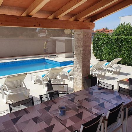 Holiday Home Nikol Pula Bagian luar foto