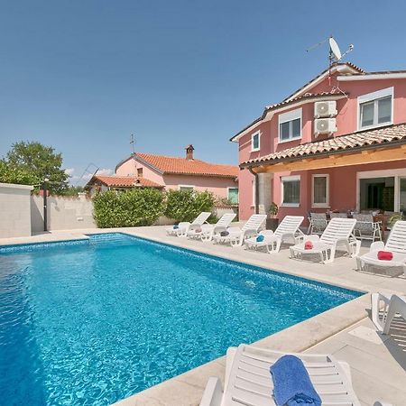 Holiday Home Nikol Pula Bagian luar foto