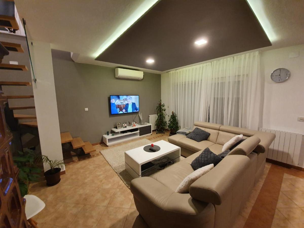 Holiday Home Nikol Pula Bagian luar foto