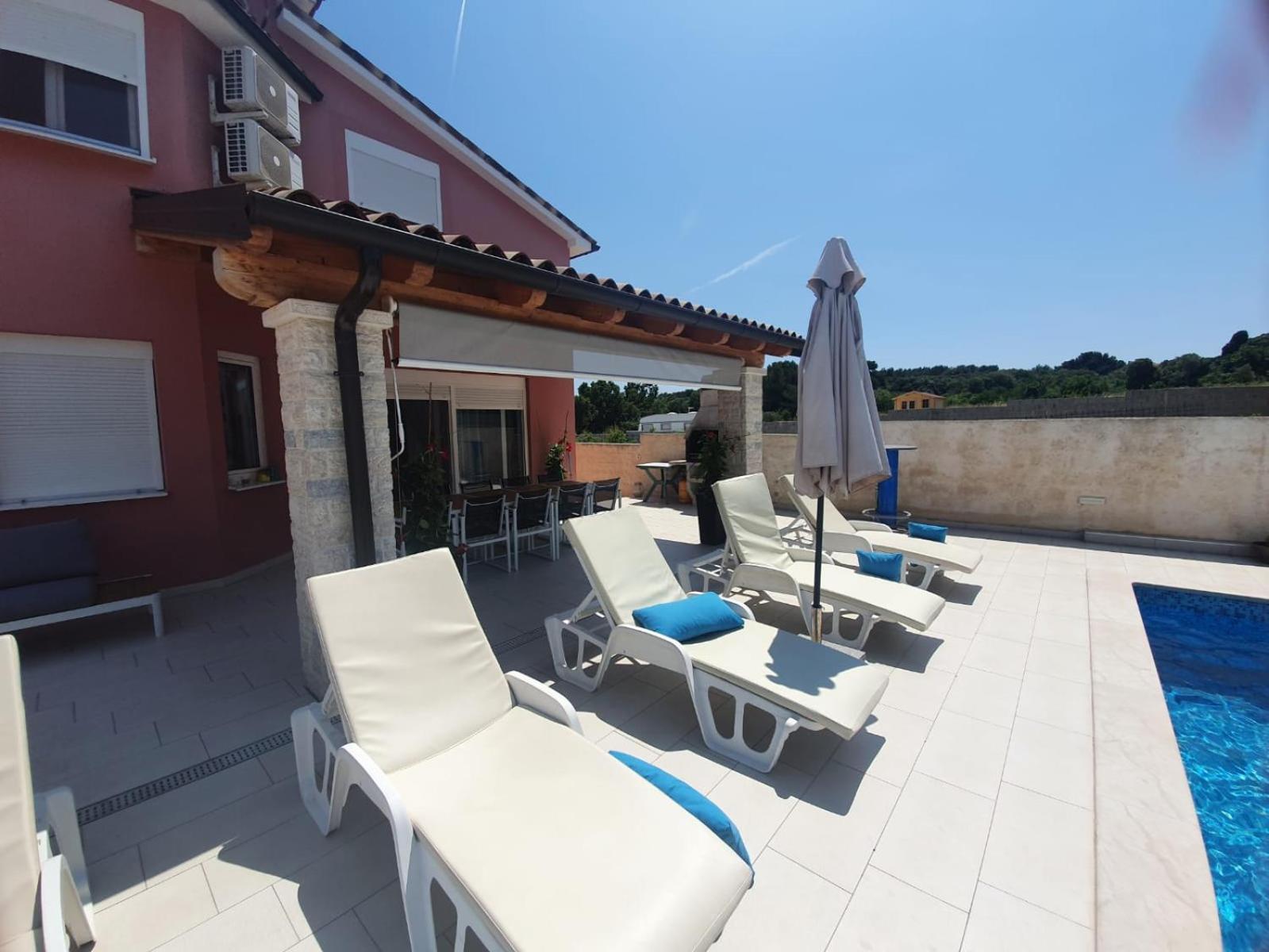 Holiday Home Nikol Pula Bagian luar foto