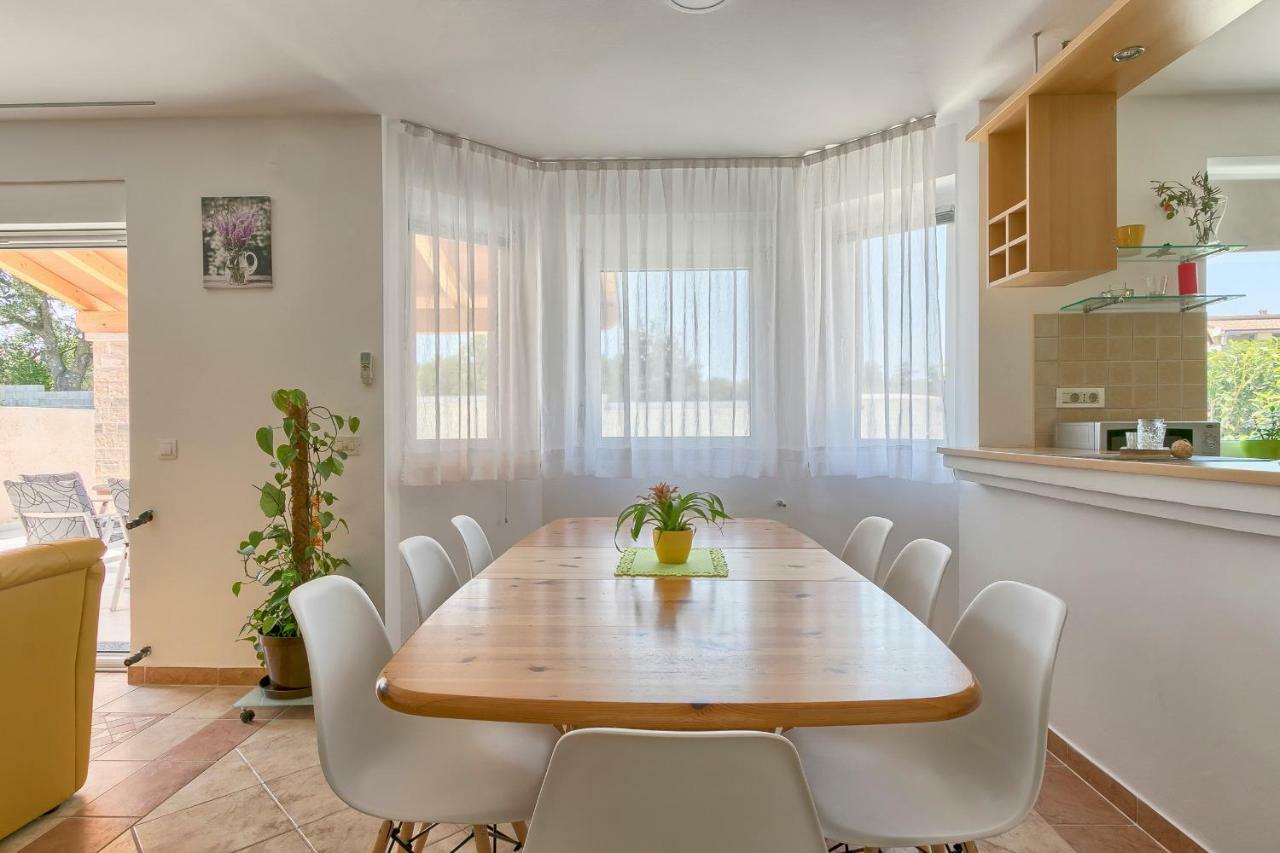 Holiday Home Nikol Pula Bagian luar foto
