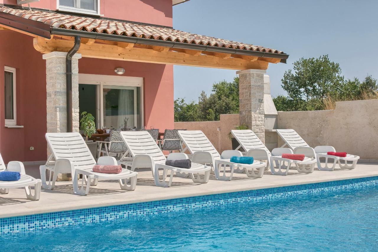 Holiday Home Nikol Pula Bagian luar foto