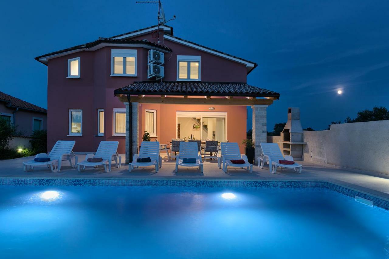 Holiday Home Nikol Pula Bagian luar foto