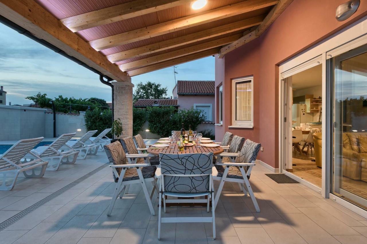 Holiday Home Nikol Pula Bagian luar foto