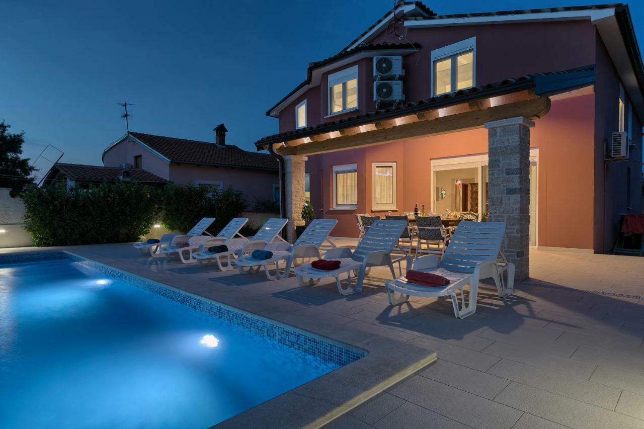 Holiday Home Nikol Pula Bagian luar foto