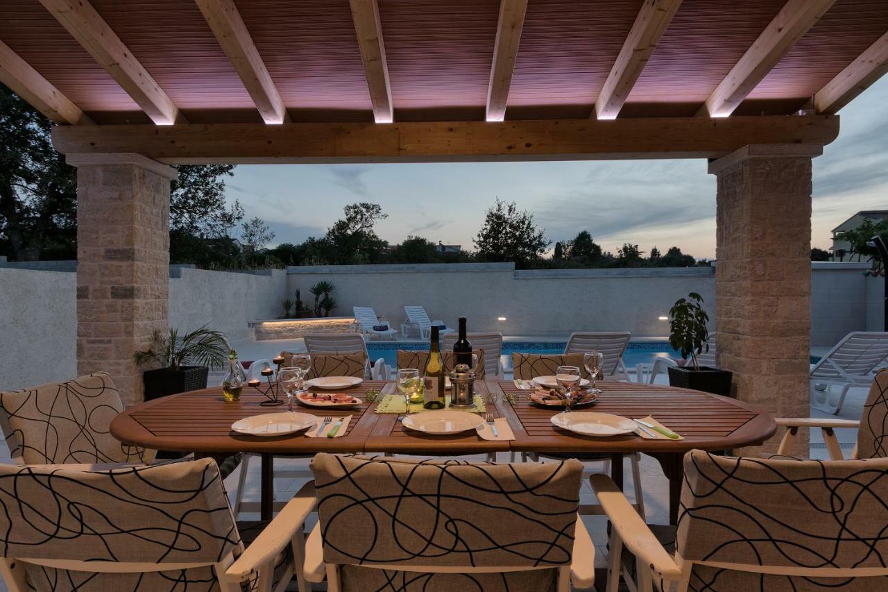 Holiday Home Nikol Pula Bagian luar foto