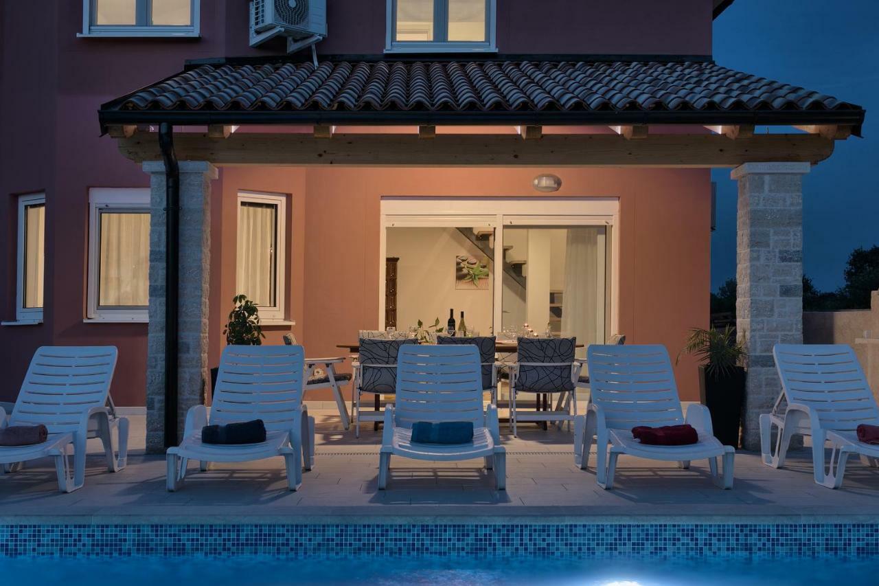 Holiday Home Nikol Pula Bagian luar foto