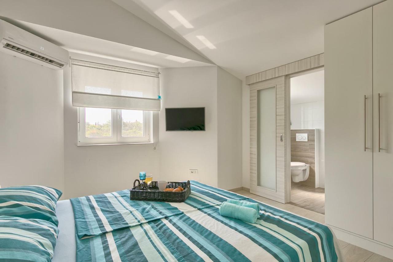 Holiday Home Nikol Pula Bagian luar foto