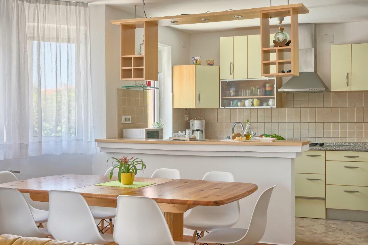 Holiday Home Nikol Pula Bagian luar foto
