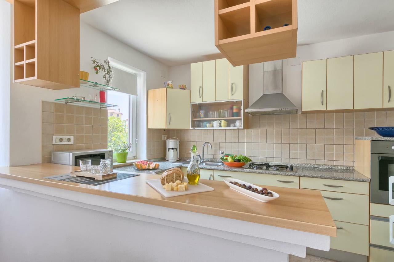 Holiday Home Nikol Pula Bagian luar foto