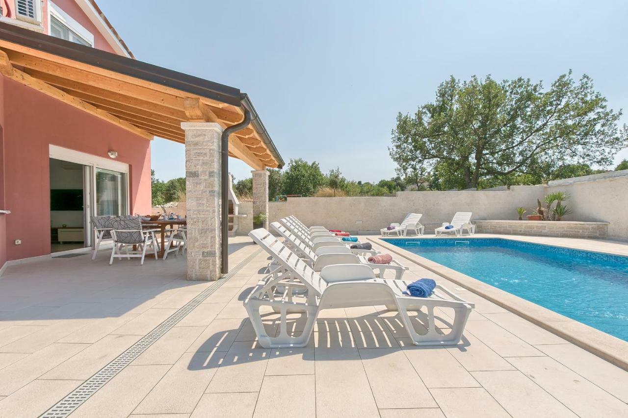 Holiday Home Nikol Pula Bagian luar foto