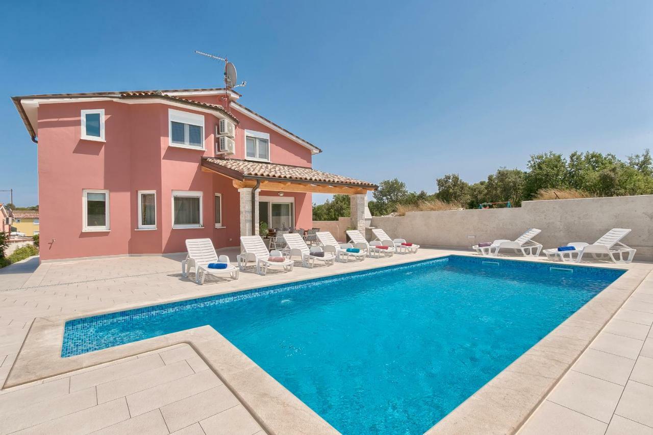 Holiday Home Nikol Pula Bagian luar foto